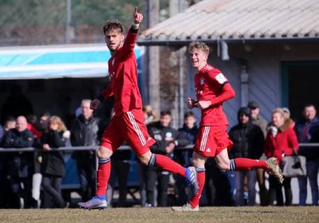 BAU 23.02.2019 Stuttgart-Degerloch Fußball U17 U 17 SV Stuttgarter Kickers vs. FC Bayern München, v.l. Torschütze Luca Denk (Bayern) jubelt über sein Tor, rechts David Herold (Bayern) *** BAU 23 02 2019 Stuttgart Degerloch Football U17 SV Stuttgarter Kickers vs FC Bayern Munich v l Scorer Luca Denk Bayern cheers on his goal right David Herold Bayern