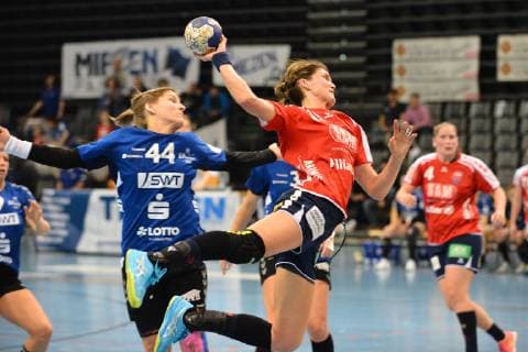 Handball 2. Bundesliga DJK MJC Trier : Herrenberg Zilinskaite Jurate (Herrenberg) gg.Zrnec Maja (Trier in blau) GER, DJK MJC Trier - SG H2Ku Herrenberg, 2. Bundesliga, Frauen, 23.02.2019 Trier Copyright: xEIBNER Hans_Kraemerx EP_eer