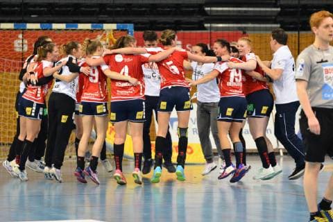 Handball 2. Bundesliga DJK MJC Trier : Herrenberg feiern nach Spielschluss GER, DJK MJC Trier - SG H2Ku Herrenberg, 2. Bundesliga, Frauen, 23.02.2019 Trier Copyright: xEIBNER Hans_Kraemerx EP_eer
