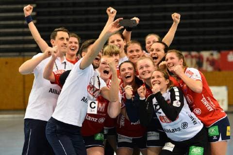Handball 2. Bundesliga DJK MJC Trier : Herrenberg Selfie nach Spielende GER, DJK MJC Trier - SG H2Ku Herrenberg, 2. Bundesliga, Frauen, 23.02.2019 Trier Copyright: xEIBNER Hans_Kraemerx EP_eer