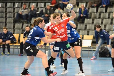 Handball 2. Bundesliga DJK MJC Trier : Herrenberg Zilinskaite Jurate (Herrenberg) gg. Houben Linsey (Trier in blau) GER, DJK MJC Trier - SG H2Ku Herrenberg, 2. Bundesliga, Frauen, 23.02.2019 Trier Copyright: xEIBNER Hans_Kraemerx EP_eer
