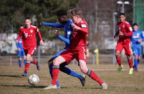 BAU 23.02.2019 Stuttgart-Degerloch Fußball U17 U 17 SV Stuttgarter Kickers vs. FC Bayern München, v.l. Muhamed Sanyang (Kickers), David Herold (Bayern) *** BAU 23 02 2019 Stuttgart Degerloch Football U17 SV Stuttgarter Kickers vs FC Bayern Munich vl Muhamed Sanyang Kickers David Herold Bayern