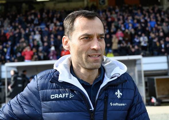23.02.2019, xfux, Fussball 2.Bundesliga, SV Darmstadt 98 - SG Dynamo Dresden, emonline, emspor, v.l. Interimstrainer Athletiktrainer und Videoanalyst Kai Peter Schmitz (SV Darmstadt 98) (DFL DFB REGULATIONS PROHIBIT ANY USE OF PHOTOGRAPHS as IMAGE SEQUENCES and or QUASI-VIDEO) Darmstadt