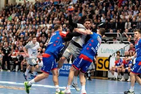 Marcel Niemeyer (HBW Balingen-Weilstetten 03), Tim-Philip Jurgeleit (HC Elbflorenz Dresden 05), Romas Kirveliavicius (HBW Balingen-Weilstetten 05), HBW Balingen-Weilstetten vs. HC Elbflorenz Dresden, Handballl, DKB, Herren, 2.Bundesliga, 23. Spieltag, Saison 18 19, GER, 23.02.2019, HBW Balingen-Weilstetten vs. HC Elbflorenz Dresden, Handballl, DKB, Herren, 2.Bundesliga, 23. Spieltag, Saison 18 19, GER, 23.02.2019 Balingen Copyright: xEIBNER WolfgangxFrankx EP_WFK