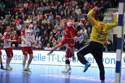 Magnus Neitsch (TuS Ferndorf 18) gegen Felix Storbeck (ASV Hamm-Westfalen 1)(Tor), ASV Hamm-Westfalen vs TuS Ferndorf, Handball, 2. Bundesliga, 23.02.2019, ASV Hamm-Westfalen vs TuS Ferndorf, Handball, 2. Bundesliga, 23.02.2019 Hamm Copyright: xEIBNER JanxStrohdiekx EP_JSK