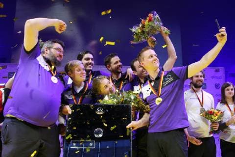 Sieger der Bundesliga Bogen: BSG Ebersberg (Bayern) mit Andreas Blaschke (Trainer, links), Michelle Kroppen (2. von links), Christian Höck, Lisa Incerti, Cedric Rieger, Marc Rudow und Maximilian Weckmüller , Bundesligafinale Bogen 2018 2019, Finale der Bundesliga Bogen 2018 2019, 23.02.2019, - *** Winner of the Bundesliga Bogen BSG Ebersberg Bayern with Andreas Blaschke Trainer left Michelle Kroppen 2 from left Christian Höck Lisa Incerti Cedric Rieger Marc Rudow and Maximilian Weckmüller Bundesliga Final Bogen 2018 2019 Final of the Bundesliga Bogen 2018 2019 23 02 2019