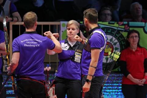 Sieger der Bundesliga Bogen: BSG Ebersberg (Bayern), , Michelle Kroppen als einzige Dame im grossen Finale mit starker Leistung mit Ihren Kollegen Cedric Rieger und Maximilian Weckmüller , Bundesligafinale Bogen 2018 2019, Finale der Bundesliga Bogen 2018 2019, 23.02.2019, - *** Winner of the Bundesliga Bogen BSG Ebersberg Bayern Michelle Kroppen as the only lady in the big final with a strong performance with her colleagues Cedric Rieger and Maximilian Weckmüller Bundesliga Final Bogen 2018 2019 Final of the Bundesliga Bogen 2018 2019 23 02 2019