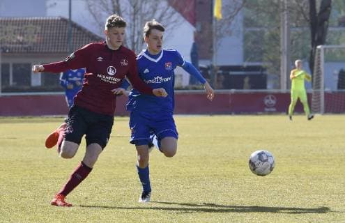23.02.2019 - Fussball - Saison 2018 2019 - B-Junioren U17 U 17 - Bundesliga Süd Südwest - 18. Spieltag: 1. FC Nürnberg FCN ( Club ) - SpVgg Unterhaching - - David Ismail (10, 1.FC Nürnberg FCN ) Viktor Zentrich (5, SpVgg Unterhaching , rechts ) *** 23 02 2019 Football Season 2018 2019 B Juniors U17 Bundesliga South Southwest 18 Matchday 1 FC Nuremberg FCN Club SpVgg Unterhaching David Ismail 10 1 FC Nuremberg FCN Viktor Zentrich 5 SpVgg Unterhaching right