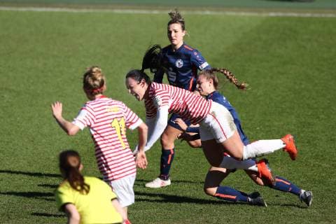 1.FC Köln vs. 1.FFC Turbine Potsdam II Fussball 2.Bundesliga Frauen Franz-Kremer-Stadion Mitte: Peggy Nietgen (1.FC Köln) 24.02.2019