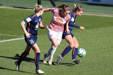 1.FC Köln vs. 1.FFC Turbine Potsdam II Fussball 2.Bundesliga Frauen Franz-Kremer-Stadion Mitte: Sonja Giraud (1.FC Köln) 24.02.2019