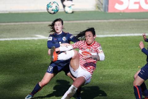 1.FC Köln vs. 1.FFC Turbine Potsdam II Fussball 2.Bundesliga Frauen Franz-Kremer-Stadion von links: Katja Orschmann (Turbine), Peggy Nietgen (1.FC Köln) 24.02.2019