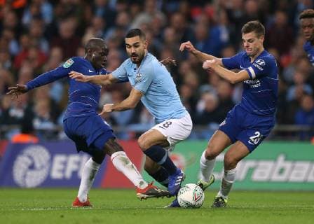 24th February 2019, Wembley Stadium, London, England; Carabao Cup final, Chelsea versus Manchester City; Ilkay Gundogan of Manchester City is closed out by Cesar Azpilicueta and Willian of Chelsea  ActionPlus12108688 JohnxPatrickxFletcher