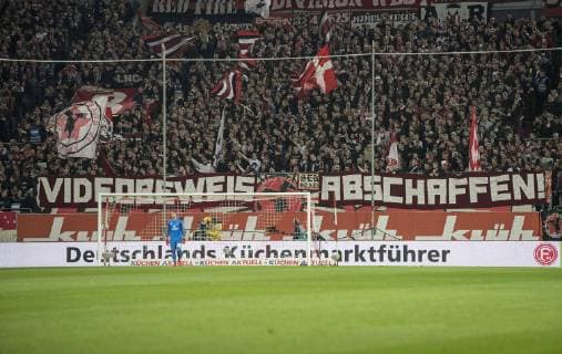 Banner der Fans von D Videobeweis abschaffen , Fussball 1.Bundesliga, 23.Spieltag, Fortuna Duesseldorf (D) - 1. FC Nuernberg (N) 2:1, am 23.02.2019 in Duesseldorf Deutschland. DFL regulations prohibit any use of photographs as image sequences and or quasi-video *** Banner of fans of D Abolish video evidence Football 1 Bundesliga 23 Matchday Fortuna Duesseldorf D 1 FC Nuernberg N 2 1 on 23 02 2019 in Duesseldorf Germany DFL regulations prohibit any use of photographs as image sequences and or quasi video