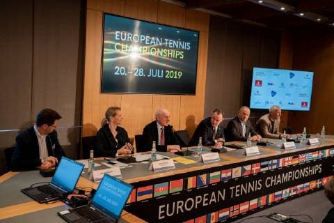 Auftakt-Pressekonferenz zu den Tennis Hamburg Open 2019 - DTB Deutscher Tennisbund, MatchMaker Sports GmbH und Senat geben Ausblick auf das kommende Turnier Tennisturnier am Rothenbaum - Rotherbaum - Marcel Meinert, Sandra Reichel, Peter-Michael Reichel, Andy Grote, Vladimir Dmitriev, Klaus Eberhard (von links) Auftakt-Pressekonferenz zu den Tennis Hamburg Open 2019 - DTB Deutscher Tennisbund, MatchMaker Sports GmbH und Senat geben Ausblick auf das kommende Turnier Tennisturnier am Rothenbaum - Rotherbaum, Hamburg Hamburg Deutschland Rathaus