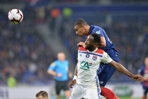 Moussa Dembele (lyon) vs Alexander Djiku (caen) FOOTBALL : Lyon vs Caen - 1 4 finale de Coupe de France - 27 02 2019 FredericChambert Panoramic 