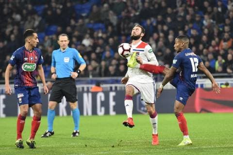 Lucas Tousart (lyon) vs Claudio Beauvue (caen) FOOTBALL : Lyon vs Caen - 1 4 finale de Coupe de France - 27 02 2019 FredericChambert Panoramic 