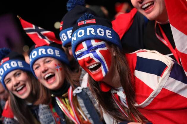 Sport Themen der Woche KW09 Sport Bilder des Tages Nordische Ski WM in Seefeld, Nordische Kombination, Siegerehrung NORDIC SKIING - FIS Nordic World Ski Championships Seefeld 2019 SEEFELD,AUSTRIA,28.FEB.19 - NORDIC SKIING, NORDIC COMBINED - FIS Nordic World Ski Championships, Medal Plaza, award ceremony, 10km Gundersen, individual. Image shows fans of NOR. GEPAxpictures xChristianxWalgram