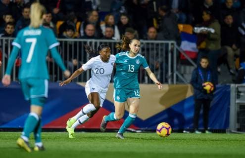Fußball, Damen, Frankreich - Deutschland Kadidiatou Diani ( France ) - Sara Dabritz ( Allemagne ) FOOTBALL : France vs Allemagne - Feminine - Laval - 28 02 2019 FedericoPestellini Panoramic 