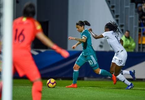Fußball, Damen, Frankreich - Deutschland Dzsenifer Marozsan ( Allemagne ) - Aissatou Tounkara ( France ) - Sarah Bouhaddi ( France ) FOOTBALL : France vs Allemagne - Feminine - Laval - 28 02 2019 FedericoPestellini Panoramic 