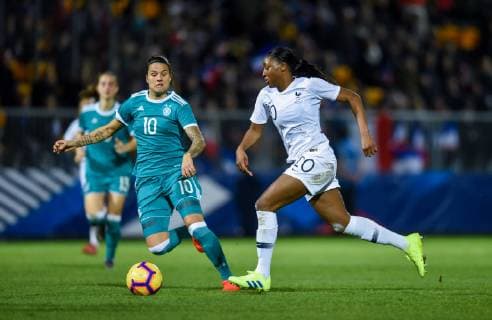 Fußball, Damen, Frankreich - Deutschland Fußball, Damen, Frankreich - Deutschland Kadidiatou Diani ( France ) - Dzsenifer Marozsan ( Allemagne ) FOOTBALL : France vs Allemagne - Feminine - Laval - 28 02 2019 FedericoPestellini Panoramic 