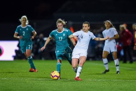 Fußball, Damen, Frankreich - Deutschland Fußball, Damen, Frankreich - Deutschland Verena Schweers ( Allemagne ) - Marion Torrent ( France ) FOOTBALL : France vs Allemagne - Feminine - Laval - 28 02 2019 FedericoPestellini Panoramic 