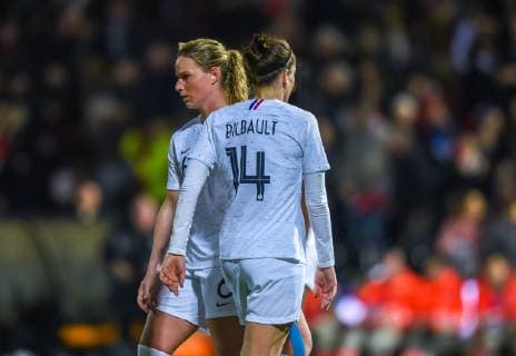 Fußball, Damen, Frankreich - Deutschland Deception de Amandine Henry ( France ) - Charlotte Bilbault ( France ) FOOTBALL : France vs Allemagne - Feminine - Laval - 28 02 2019 FedericoPestellini Panoramic 