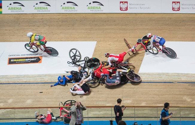 Sport Themen der Woche KW09 Sport Bilder des Tages February 27, 2019 - Pruszkow, Poland - Justyna Kaczkowska of Poland crash during UCI Track cycling Rad Radsport Bahnrad Bahn World Championships in Pruszkow, Poland on 27 February 2019. UCI Track Cycling World Championships - Day One  - ZUMAn230 20190227_zaa_n230_1442 Copyright: xFotoxOlimpikx