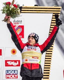 01.03.2019, Seefeld, AUT, FIS Weltmeisterschaften Ski Nordisch, Seefeld 2019, Skisprung, Herren, Flower Zeremonie, im Bild Goldmedaillengewinner und Weltmeister Dawid Kubacki (POL) Gold Medallist and World Champion Dawid Kubacki (POL) during the flowers ceremony for the men s Skijumping of FIS Nordic Ski World Championships 2019. Seefeld, Austria on 2019 03 01. Seefeld