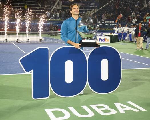 Sport Themen der Woche KW09 Sport Bilder des Tages Sieger Roger Federer posiert mit der Nummer 100 nach dem er seinen Titel Nummer einhundert gewonnen hat, Siegerehrung, Praesentation Tennis - Dubai Duty Free Tennis Championships - ATP Tennis Herren - Dubai Duty Free Tennis Stadium - Dubai - - United Arab Emirates - 2 March 2019. Â *** Winner Roger Federer poses with the number 100 after winning his title number one hundred has won award ceremony presentation tennis Dubai Duty Free Tennis Championships ATP Dubai Duty Free Tennis Stadium Dubai United Arab Emirates 2 March 2019 Â Copyright: xJuergenxHasenkopfx