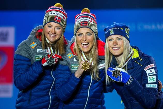 Sport Themen der Woche KW09 Sport Bilder des Tages NORDIC SKIING - FIS Nordic World Ski Championships Seefeld 2019 SEEFELD,AUSTRIA,02.MAR.19 - NORDIC SKIING, CROSS COUNTRY SKIING - FIS Nordic World Ski Championships, Medal Plaza, award ceremony, 30km mass start, ladies. Image shows Ingvild Flugstad Oestberg (NOR), Therese Johaug (NOR) and Frida Karlsson (SWE). GEPAxpictures xPhilippxBrem