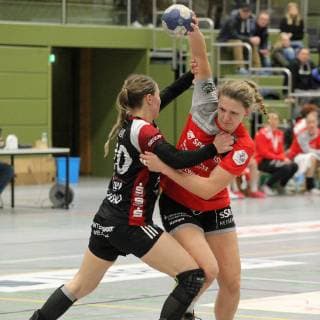 9 Lea Schuhknecht (TGN) 20 Petra Nagy (BSV) Handball 2. HBF TG Nuertingen vs. BSV Sachsen Zwickau 2019-03-02 Handball 2. HBF TG Nuertingen vs. BSV Sachsen Zwickau Nuertingen Copyright: xEIBNER SebastianxBaurx EP_SBAUR