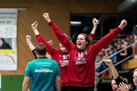 Sport Bilder des Tages Alexandra Meyer (SV Werder Bremen 16), Jubel auf der Bank, SG H2Ku Herrenberg Kuties vs. SV Werder Bremen, Handball, 2.Bundesliga, Frauen, HBF, Saison 18 19, 02.03.2019, SG H2Ku Herrenberg Kuties vs. SV Werder Bremen, Handball, 2.Bundesliga, Frauen, HBF, Saison 18 19, 02.03.2019 Herrenberg Copyright: xEIBNER WolfgangxFrankx EP_WFK