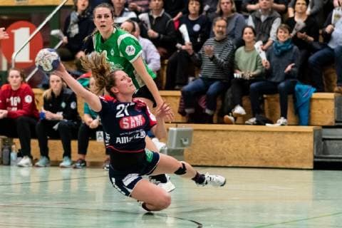 Saskia Putzke (SG H2Ku Herrenberg Kuties 21)h, Lena Janssens (SV Werder Bremen 09), SG H2Ku Herrenberg Kuties vs. SV Werder Bremen, Handball, 2.Bundesliga, Frauen, HBF, Saison 18 19, 02.03.2019, SG H2Ku Herrenberg Kuties vs. SV Werder Bremen, Handball, 2.Bundesliga, Frauen, HBF, Saison 18 19, 02.03.2019 Herrenberg Copyright: xEIBNER WolfgangxFrankx EP_WFK