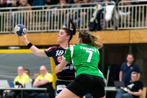 v.li. Lea Neubrander (SG H2Ku Herrenberg Kuties 18), Lena Thomas (SV Werder Bremen 07), SG H2Ku Herrenberg Kuties vs. SV Werder Bremen, Handball, 2.Bundesliga, Frauen, HBF, Saison 18 19, 02.03.2019, SG H2Ku Herrenberg Kuties vs. SV Werder Bremen, Handball, 2.Bundesliga, Frauen, HBF, Saison 18 19, 02.03.2019 Herrenberg Copyright: xEIBNER WolfgangxFrankx EP_WFK