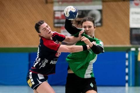 v.li. Lea Neubrander (SG H2Ku Herrenberg Kuties 18), Merle Heidergott (SV Werder Bremen 03), SG H2Ku Herrenberg Kuties vs. SV Werder Bremen, Handball, 2.Bundesliga, Frauen, HBF, Saison 18 19, 02.03.2019, SG H2Ku Herrenberg Kuties vs. SV Werder Bremen, Handball, 2.Bundesliga, Frauen, HBF, Saison 18 19, 02.03.2019 Herrenberg Copyright: xEIBNER WolfgangxFrankx EP_WFK