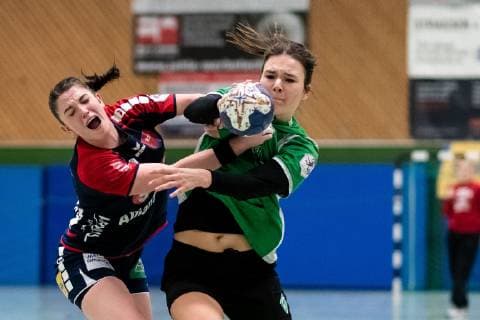 v.li. Lea Neubrander (SG H2Ku Herrenberg Kuties 18), Merle Heidergott (SV Werder Bremen 03), SG H2Ku Herrenberg Kuties vs. SV Werder Bremen, Handball, 2.Bundesliga, Frauen, HBF, Saison 18 19, 02.03.2019, SG H2Ku Herrenberg Kuties vs. SV Werder Bremen, Handball, 2.Bundesliga, Frauen, HBF, Saison 18 19, 02.03.2019 Herrenberg Copyright: xEIBNER WolfgangxFrankx EP_WFK