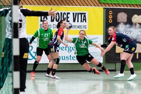 v.li. Rabea Nesslage (SV Werder Bremen 13), Katrin Forh (SG H2Ku Herrenberg Kuties 11), SG H2Ku Herrenberg Kuties vs. SV Werder Bremen, Handball, 2.Bundesliga, Frauen, HBF, Saison 18 19, 02.03.2019, SG H2Ku Herrenberg Kuties vs. SV Werder Bremen, Handball, 2.Bundesliga, Frauen, HBF, Saison 18 19, 02.03.2019 Herrenberg Copyright: xEIBNER WolfgangxFrankx EP_WFK