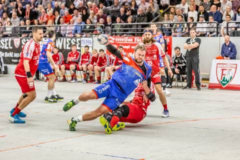 Marcel Niemayer (HBW) setzt sich durch TUS Ferndorf - HBW Balingen, Handball 2.Liga, 02.03.2019 Ferndorf Copyright: xEIBNER Burbachx EP_BURBACH