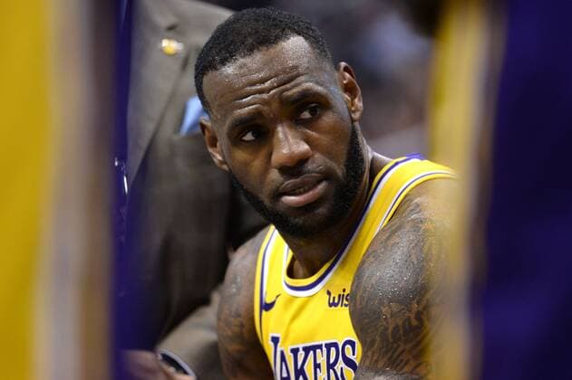 Mar 2, 2019; Los Angeles Lakers forward LeBron James (23) against the Phoenix Suns during the NBA Basketball Herren USA game at Talking Stick Resort Arena in Phoenix, AZ. Cal Media NBA 2019: Lakers vs Suns MAR 02 - ZUMAc04_ 20190302_zaf_c04_482 Copyright: xJoexCamporealex