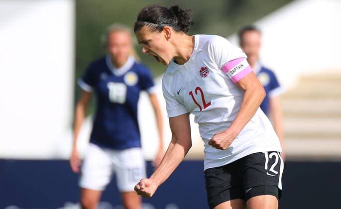 27.02.2019, xcex, POR, Faro, Estadio Algarve, Frauenfussball, Internationales Turnier, Algarve Cup 2019, FPF, Kanada gegen Schottland Christine Sinclair (CAN) feiert ihr Tor zum 1:0, Torjubel, Jubel, Freude, Emotionen, Goal celebration