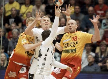Odense: EHF Cup herrehaandbold: GOG - THW Kiel. Arena Fyn i Odense, den 3. Marts 2019. Kiels Domagoj Duvnjak (4) forsoeger sig paa maal. Foto: Robert Wengler , Odense Denmark Copyright: ©RobertxWengler RobertxWenglerx COP107 spdk20190303-160049-L