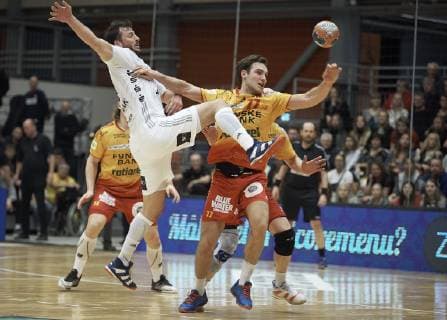 Odense: EHF Cup herrehaandbold: GOG - THW Kiel. Arena Fyn i Odense, den 3. Marts 2019 kampen ender 22-26. Domagoj Duvnjak (4) i angreb mod Frederik Clausen (77). Foto: Robert Wengler , Odense Denmark Copyright: ©RobertxWengler RobertxWenglerx COP107 spdk20190303-173021-L