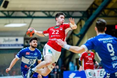 Handball - 2. Bundesliga (Herren), Saison 2018-2019, Dessau-Rosslauer HV 06 - Handball Hamburg Bauer Philipp 22 (Hamburg Handball) am Ball, Marek Vranco 9 (Dessau-Rosslauer HV 06), Jonas Hoenicke 20 (Dessau-Rosslauer HV 06) waehrend Saison 2018-2019 in der Handball 2. Bundesliga (Herren) zwischen Dessau-Rosslauer HV 06 und Handball Hamburg in der Anhalt Arena am 3. March 2019 in Bauhausstadt Dessau, Sachsen Anhalt (Saxony Anhalt), Deutschland (Germany)