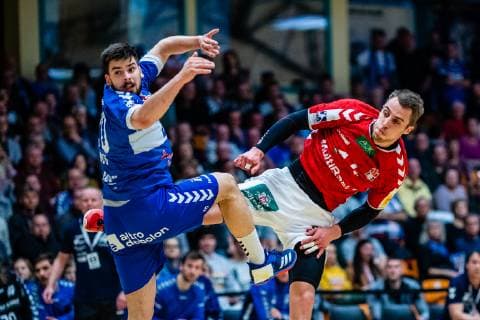 Handball - 2. Bundesliga (Herren), Saison 2018-2019, Dessau-Rosslauer HV 06 - Handball Hamburg Lukas Ossenkopp 14 (Hamburg Handball) beim Wurf, Jonas Hoenicke 20 (Dessau-Rosslauer HV 06), waehrend Saison 2018-2019 in der Handball 2. Bundesliga (Herren) zwischen Dessau-Rosslauer HV 06 und Handball Hamburg in der Anhalt Arena am 3. March 2019 in Bauhausstadt Dessau, Sachsen Anhalt (Saxony Anhalt), Deutschland (Germany)
