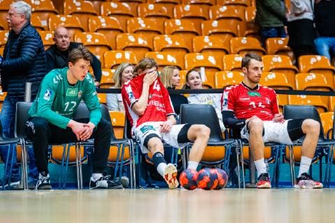 Handball - 2. Bundesliga (Herren), Saison 2018-2019, Dessau-Rosslauer HV 06 - Handball Hamburg Enttäuschung und Fassungslosigkeit bei Marcel Kokoszka 12 (Hamburg Handball),Leo Pelle Fick 4 (Hamburg Handball), Lukas Ossenkopp 14 (Hamburg Handball) nach dem Spiel waehrend Saison 2018-2019 in der Handball 2. Bundesliga (Herren) zwischen Dessau-Rosslauer HV 06 und Handball Hamburg in der Anhalt Arena am 3. March 2019 in Bauhausstadt Dessau, Sachsen Anhalt (Saxony Anhalt), Deutschland (Germany)