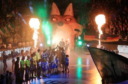 GER, Europapokal, FUECHSE BERLIN VS. BM Logrono La Rioja 03.03.2019, Max Schmeling Halle, Berlin, GER, Europapokal, FUECHSE BERLIN VS. BM Logrono La Rioja, DHB regulations prohibit any use of photographs as image sequences and or quasi-video im Bild Einmarsch-Zeromoni