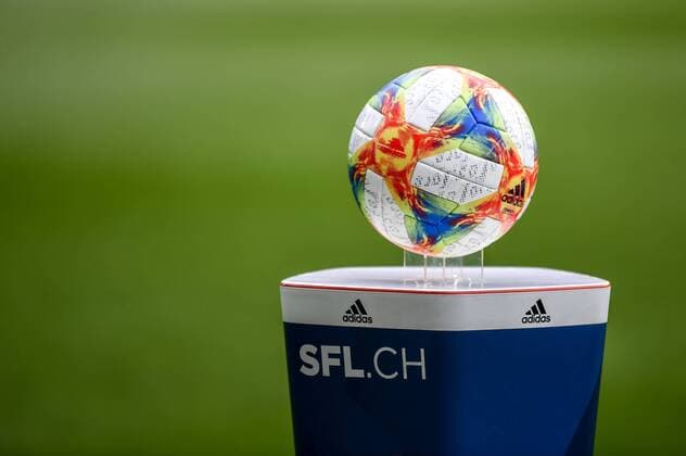 Fussball RSL - 18 19 - FC Basel 1893 vs. FC Thun - 03-03-2019 Der Spielball, beim Raiffeisen Super League Fussballspiel zwischen dem FC Basel 1893 und dem FC Thun, am Sonntag, den 03. Maerz 2019 im St. Jakob-Park in Basel. (BEAUTIFUL SPORTS Gerd Gruendl)