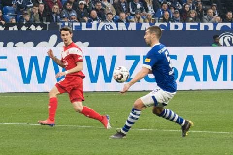 Matija NASTASIC (re., GE) bekommt den Ball nach einem Schuss von Benito RAMAN (D) an die Hand, worauf durch den VAR auf Elfmeter entschieden wird, Aktion, Handspiel, VAR, Video Assistent Referee, Videobeweis, Entscheidung, Video, Beweis, Fussball 1. Bundesliga, 24. Spieltag, FC Schalke 04 (GE) - Fortuna Duesseldorf (D) 0:4, am 02.03.2019 in Gelsenkirchen Deutschland. Â *** Matija NASTASIC re GE gets the ball after a shot of Benito RAMAN D to the hand whereupon by the VAR on penalty kick is decided action handball VAR video assistant referee video proof decision video proof football 1 Bundesliga 24 Spieltag FC Schalke 04 GE Fortuna Duesseldorf D 0 4 on 02 03 2019 in Gelsenkirchen Germany Â