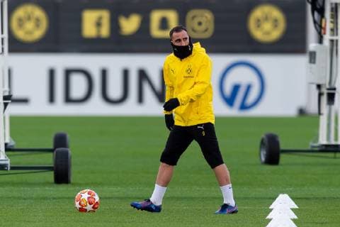 Dortmund, Germany 04.03.2019, UEFA Champions League - 2018 19 Season, Achtelfinale, Borussia Dortmund - Tottenham Hotspur, Training Borussia Dortmund, Paco Alcacer (BVB) schaut ( DeFodi053