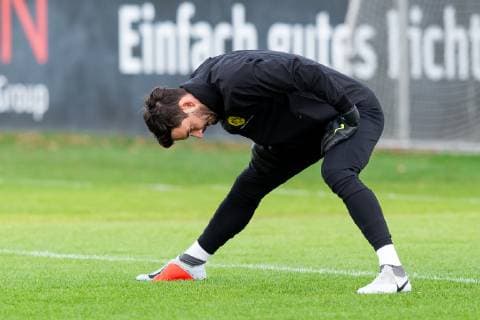 Dortmund, Germany 04.03.2019, UEFA Champions League - 2018 19 Season, Achtelfinale, Borussia Dortmund - Tottenham Hotspur, Training Borussia Dortmund, Torwart Roman Buerki (BVB) schaut ( DeFodi053
